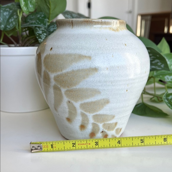 Handmade Neutral Pottery Vase Botanical Leaf Design Vintage - Picture 15 of 15